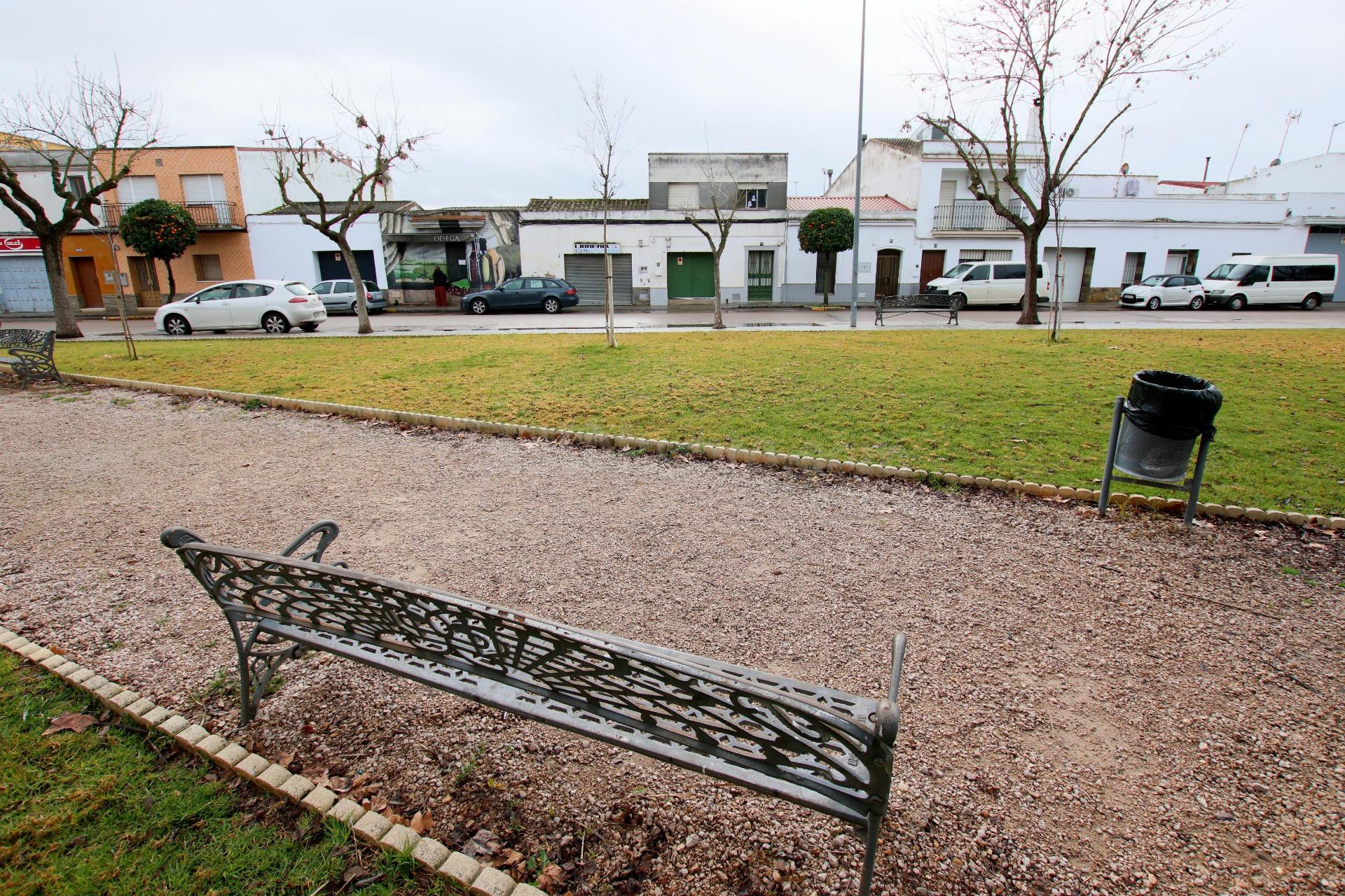 Local comercial en buena zona de Montijo - foto 4