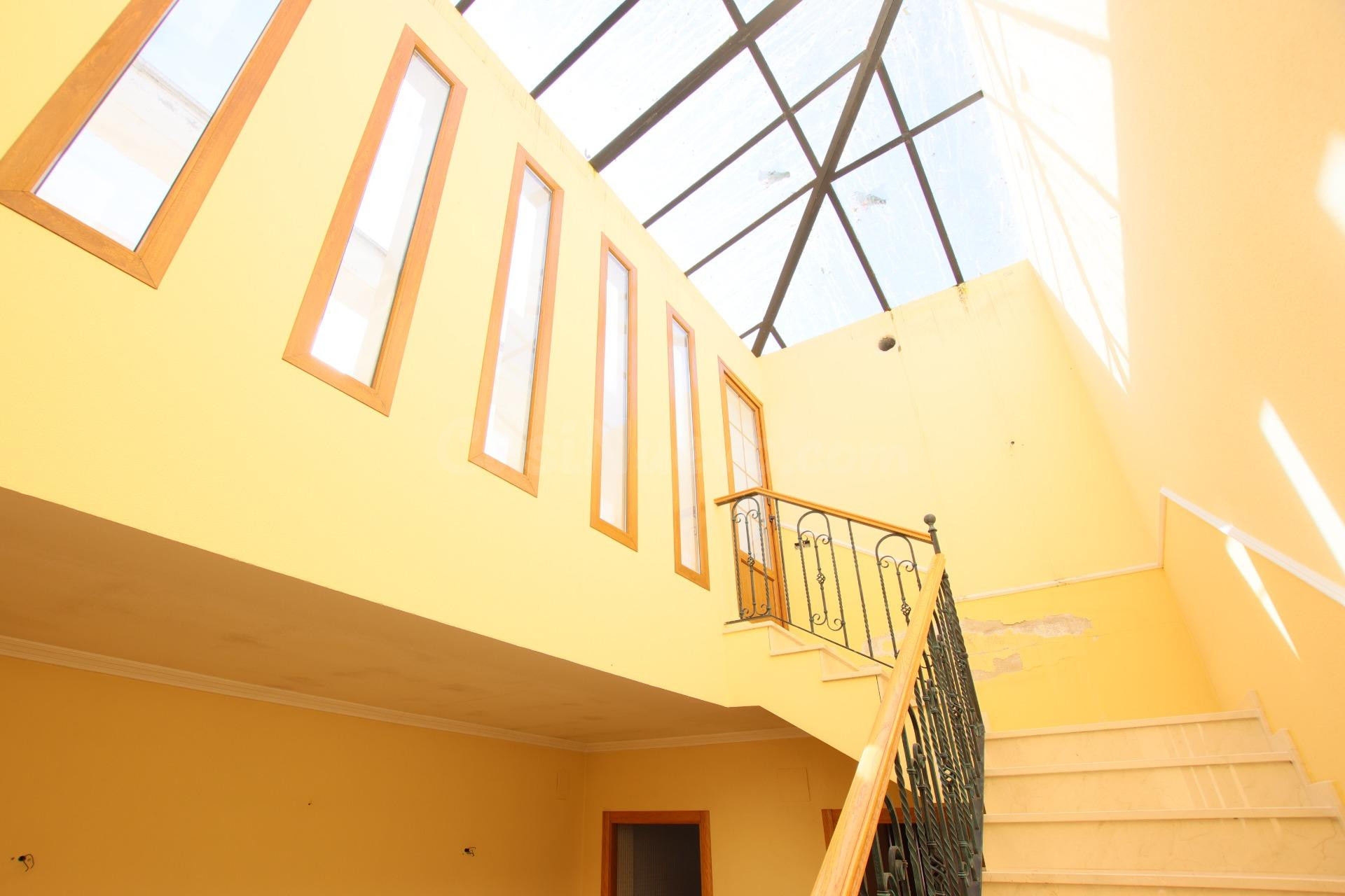 PRECIOSA CASA A POCOS METROS DEL CENTRO.(MONTIJO)