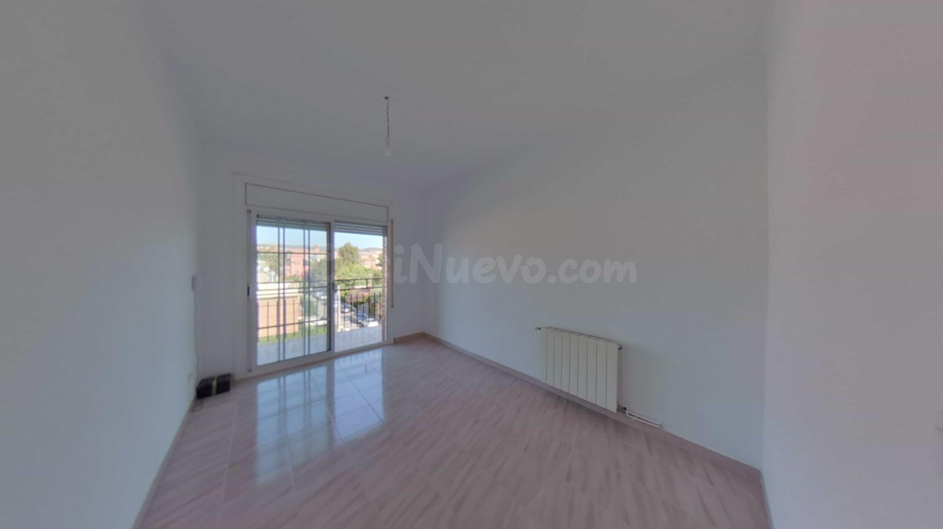 Este piso se alquila fácil: terraza, salón independiente y c - foto 2