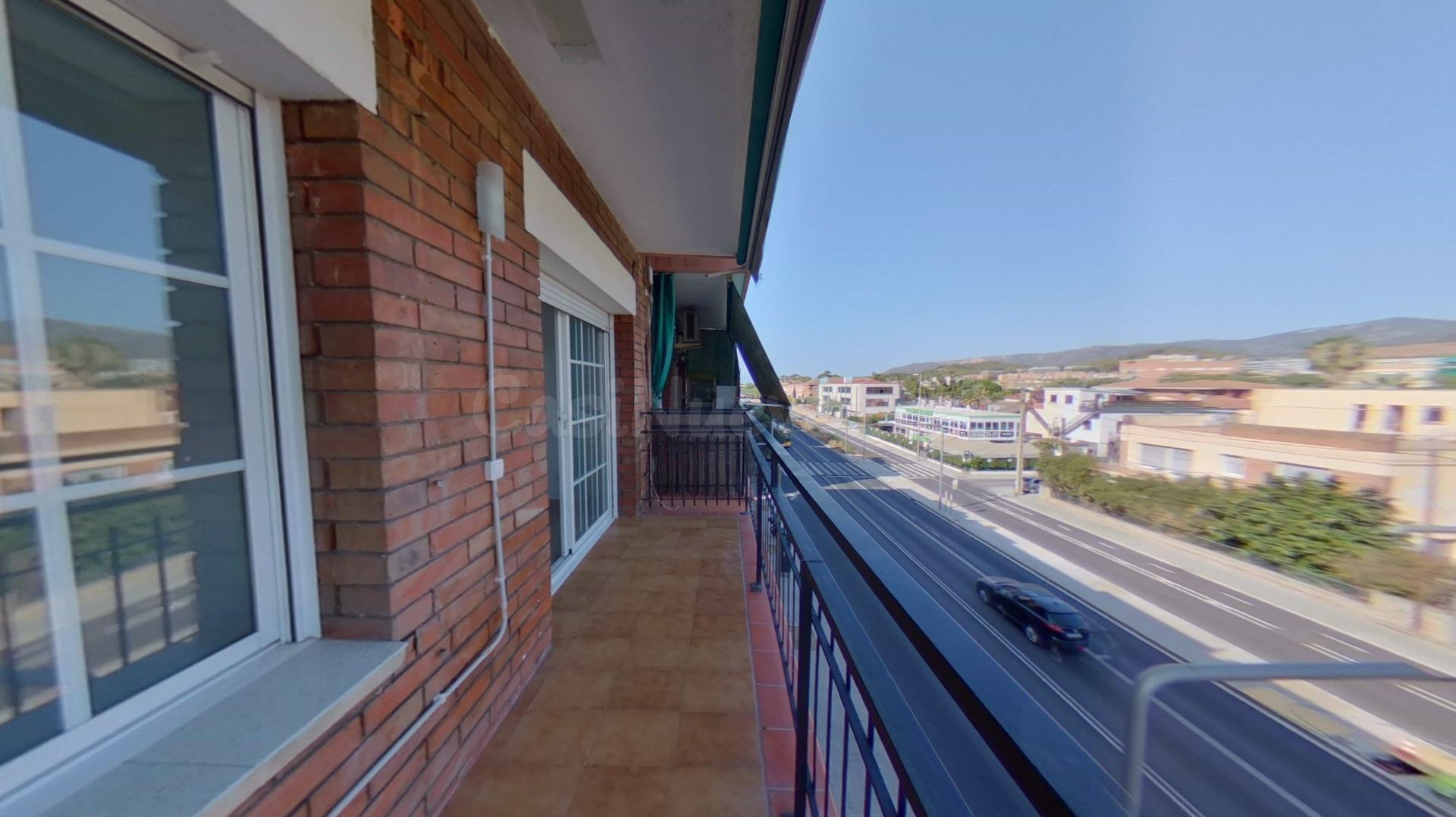 Este piso se alquila fácil: terraza, salón independiente y c - foto 3
