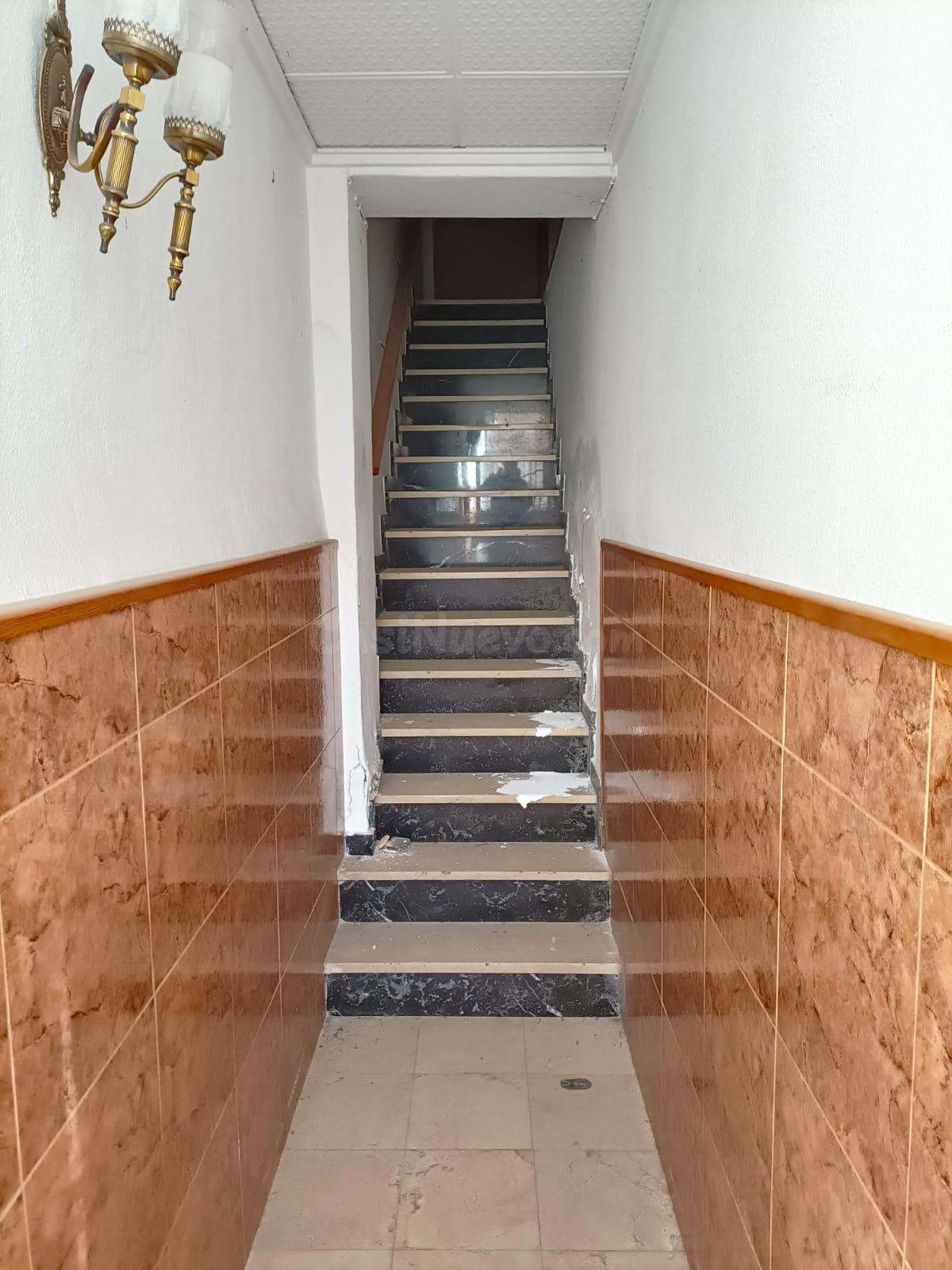 Casa en Almansa: Oportunidad de Inversión - foto 2