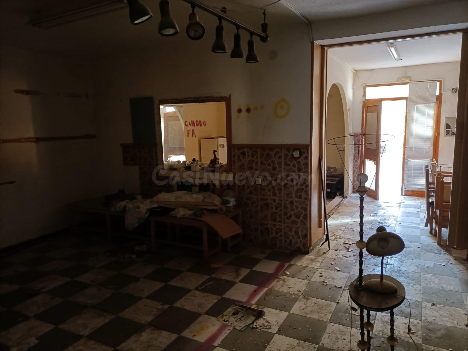 Casa en Almansa: Oportunidad de Inversión - foto 4