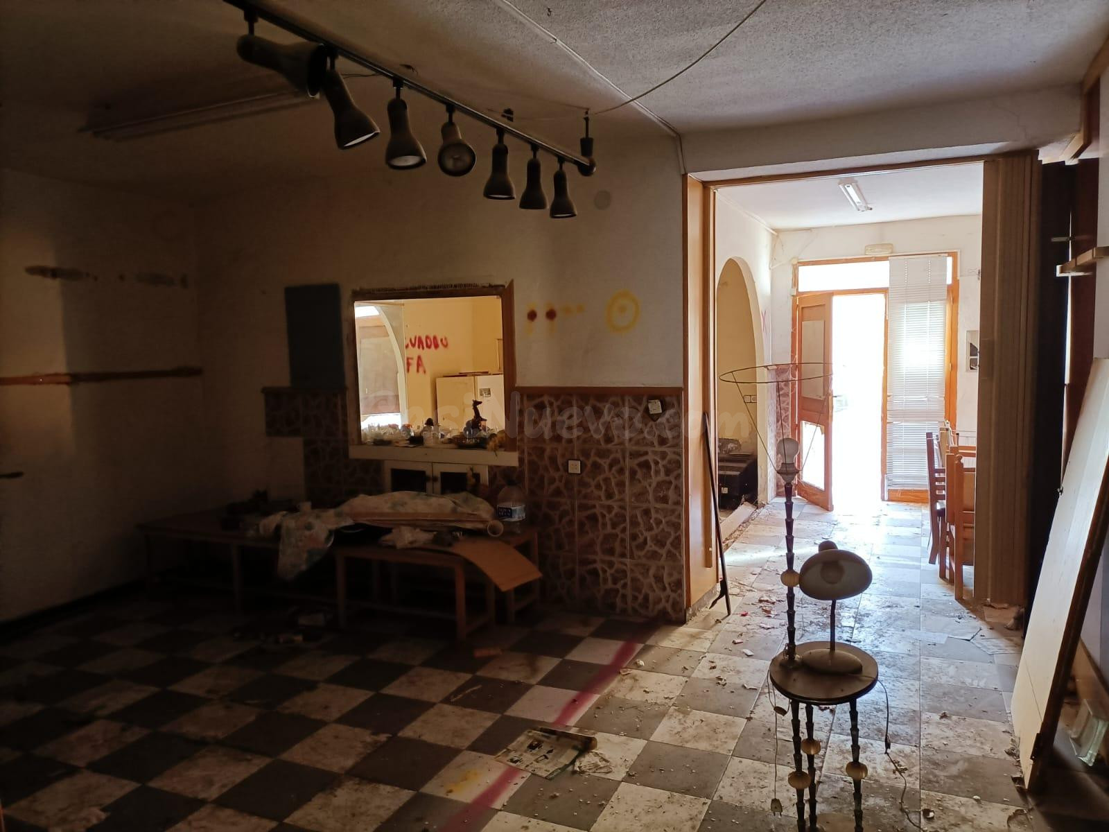 Casa en Almansa: Oportunidad de Inversión - foto 5