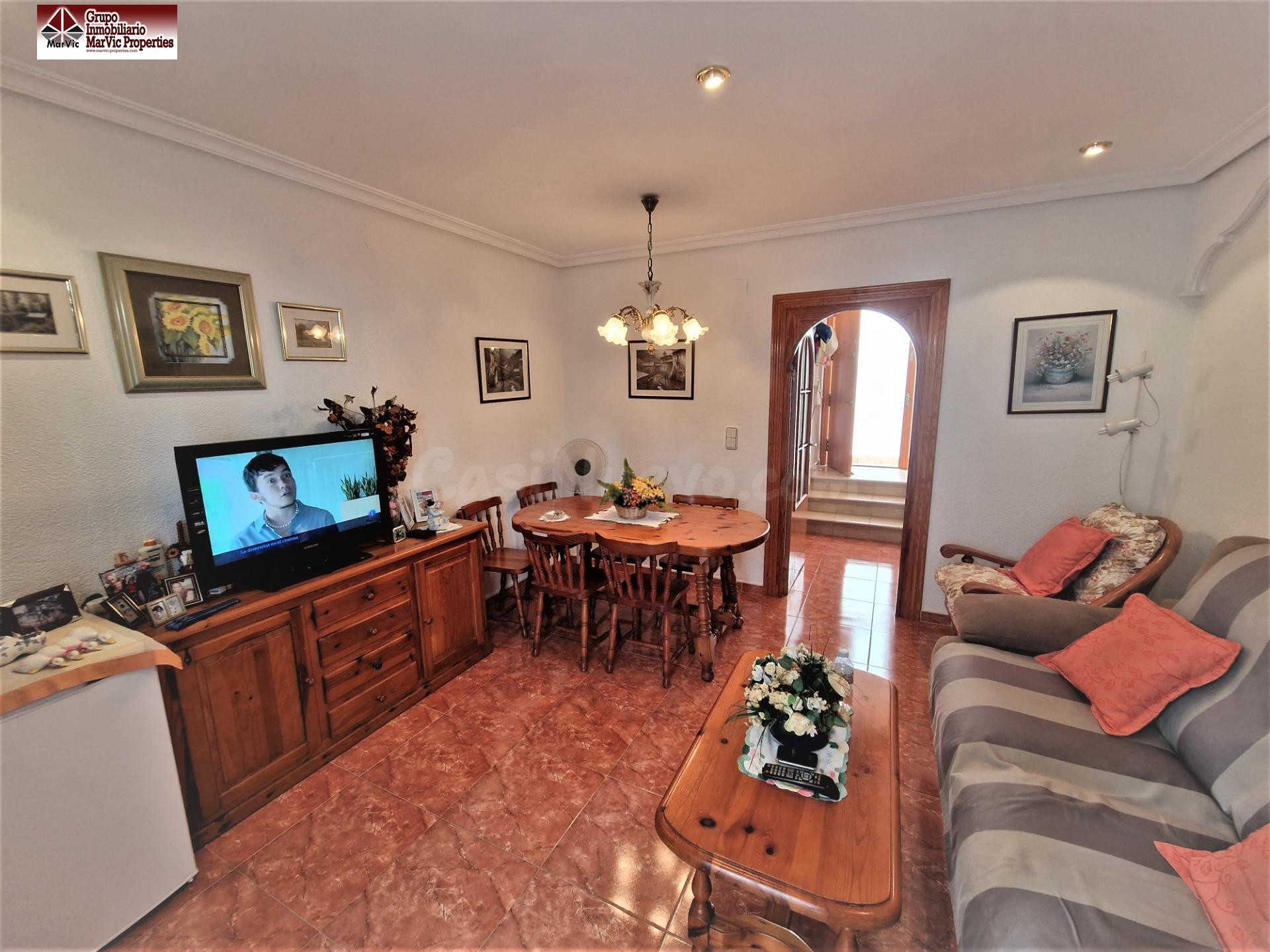 ¡Increíble chalet adosado en Benidorm, zona Levante! - foto 2