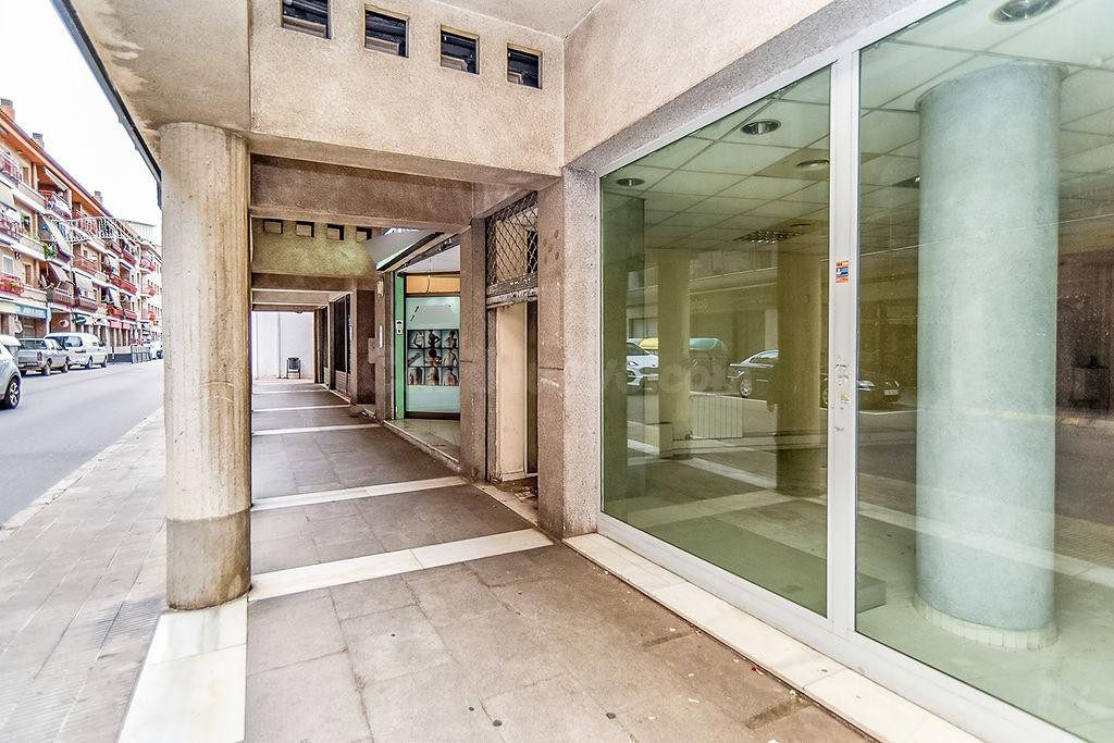 EN VENTA LOCAL COMERCIAL EN TORREDEMBARRA - foto 3