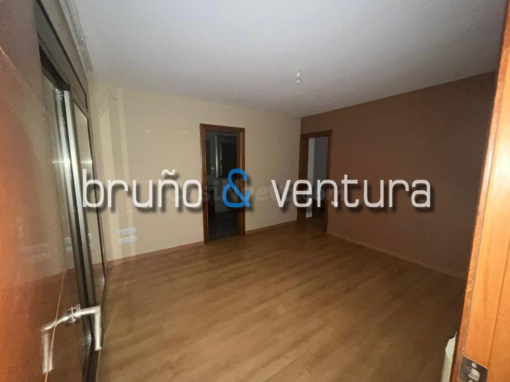 Casa unifamiliar en venta sin posesión OCUPADA en Cubelles – - foto 4