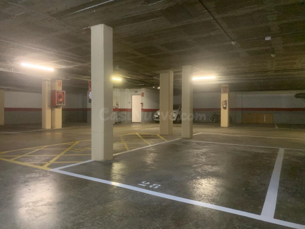 Venta de Plaza de Aparcamiento para Vehículo Grande y una Mo