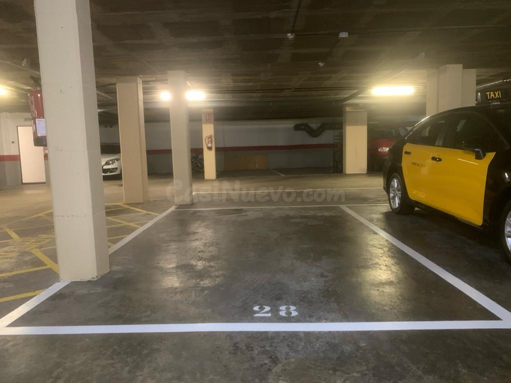 Venta de Plaza de Aparcamiento para Vehículo Grande y una Mo - foto 2
