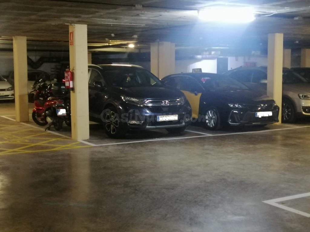 Venta de Plaza de Aparcamiento para Vehículo Grande y una Mo - foto 5
