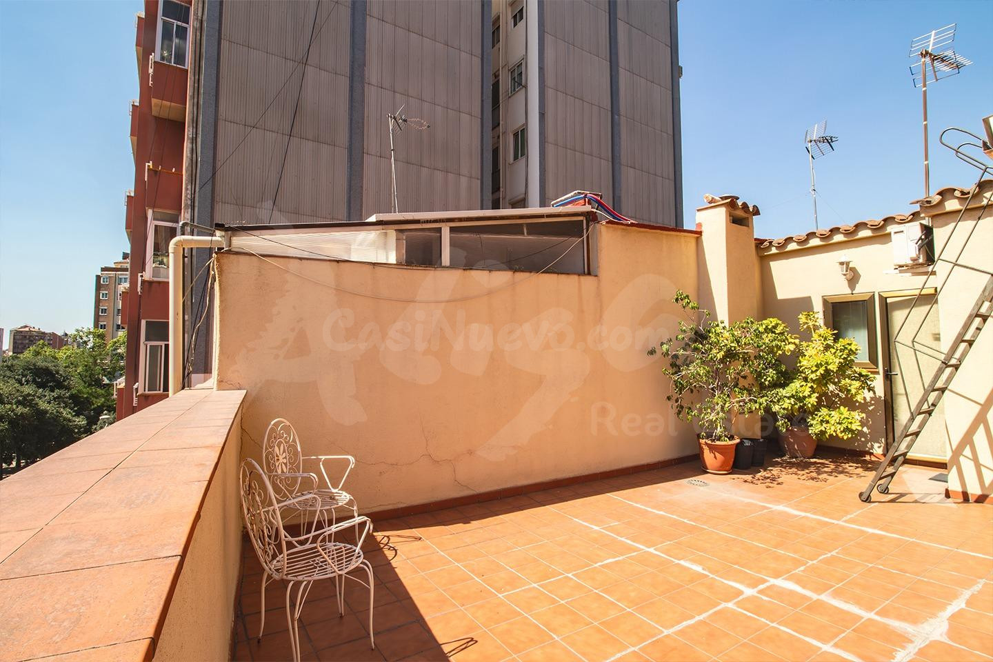 Edificio residencial de propiedad única con amplias terrazas