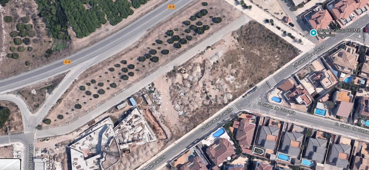 Parcela Comercial y Deportivo