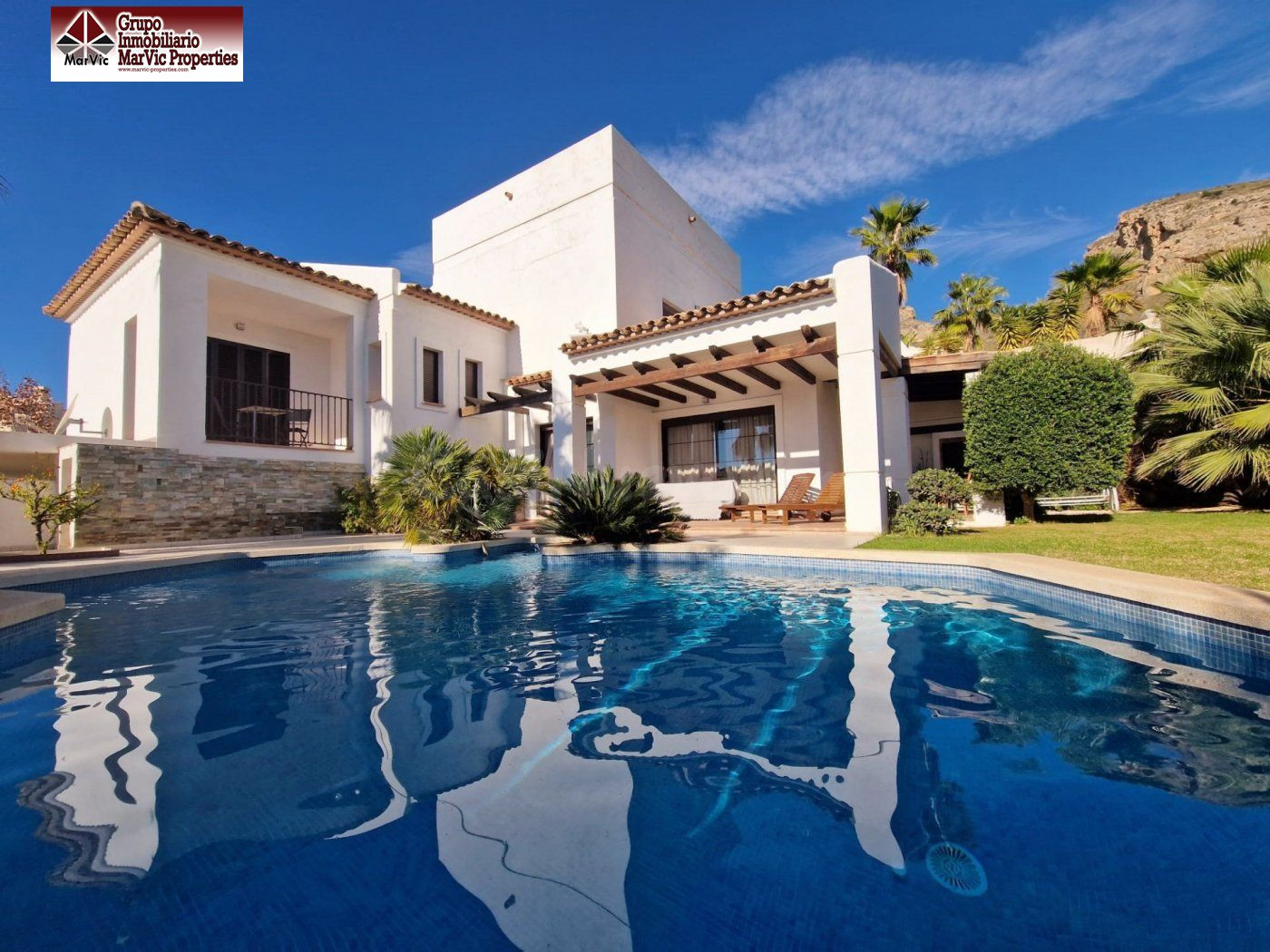 ¡Chalet Familiar en Venta en Finestrat, Sierra Cortina!