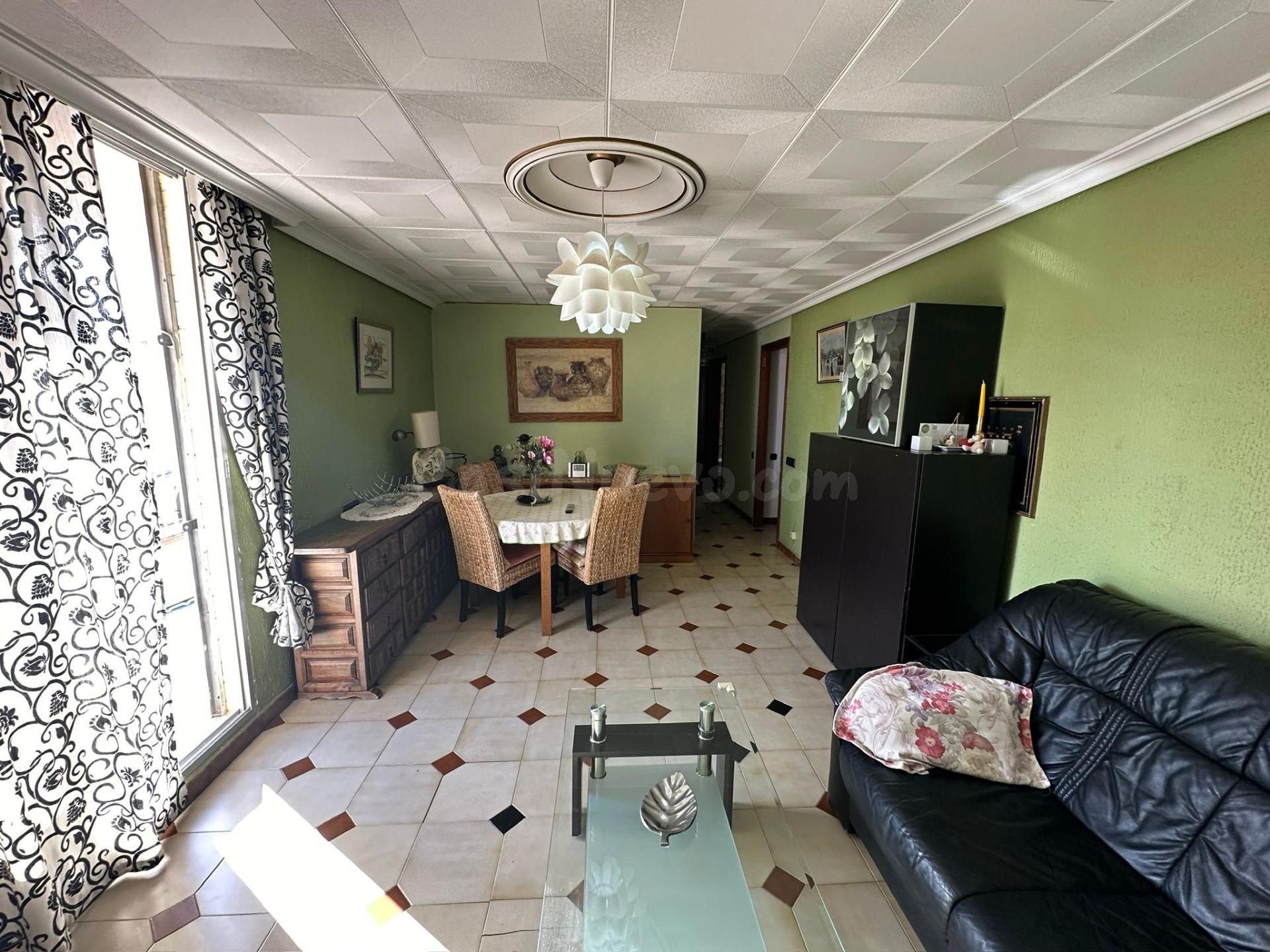 Ático en Venta en el Centro de Benidorm, con Amplia Terraza  - foto 3