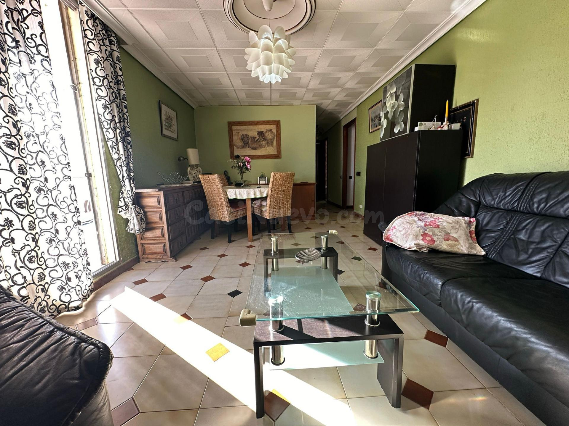 Ático en Venta en el Centro de Benidorm, con Amplia Terraza  - foto 4
