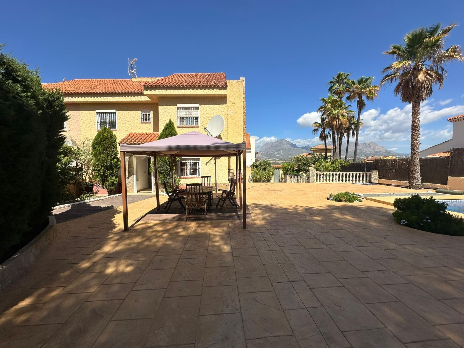 CHALET PAREADO EN BENIDORM
