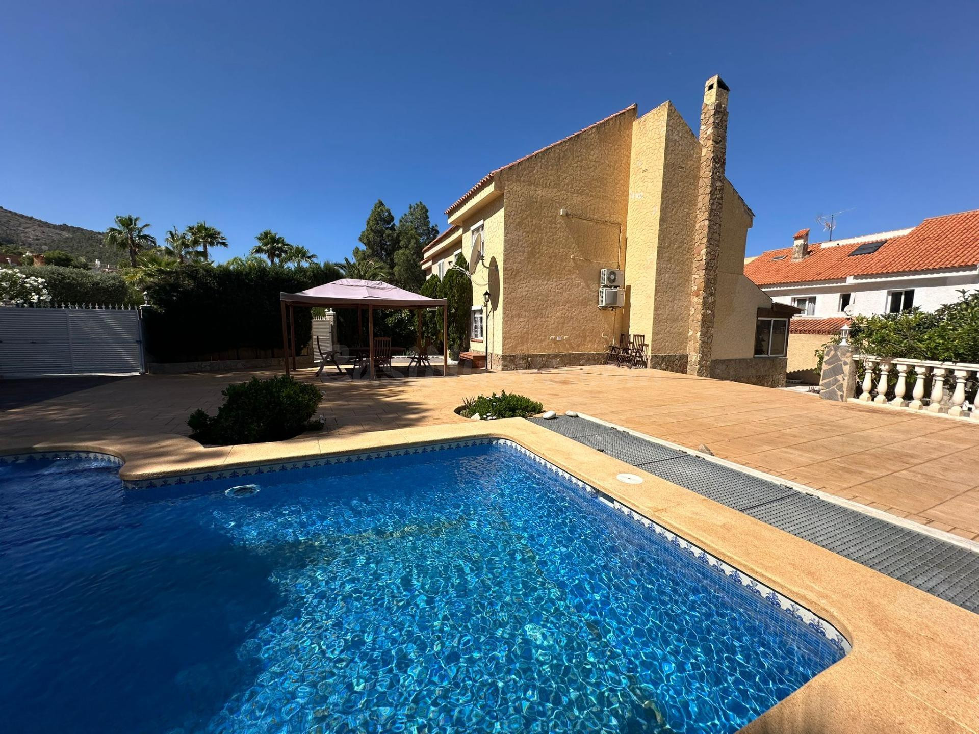 CHALET PAREADO EN BENIDORM - foto 2