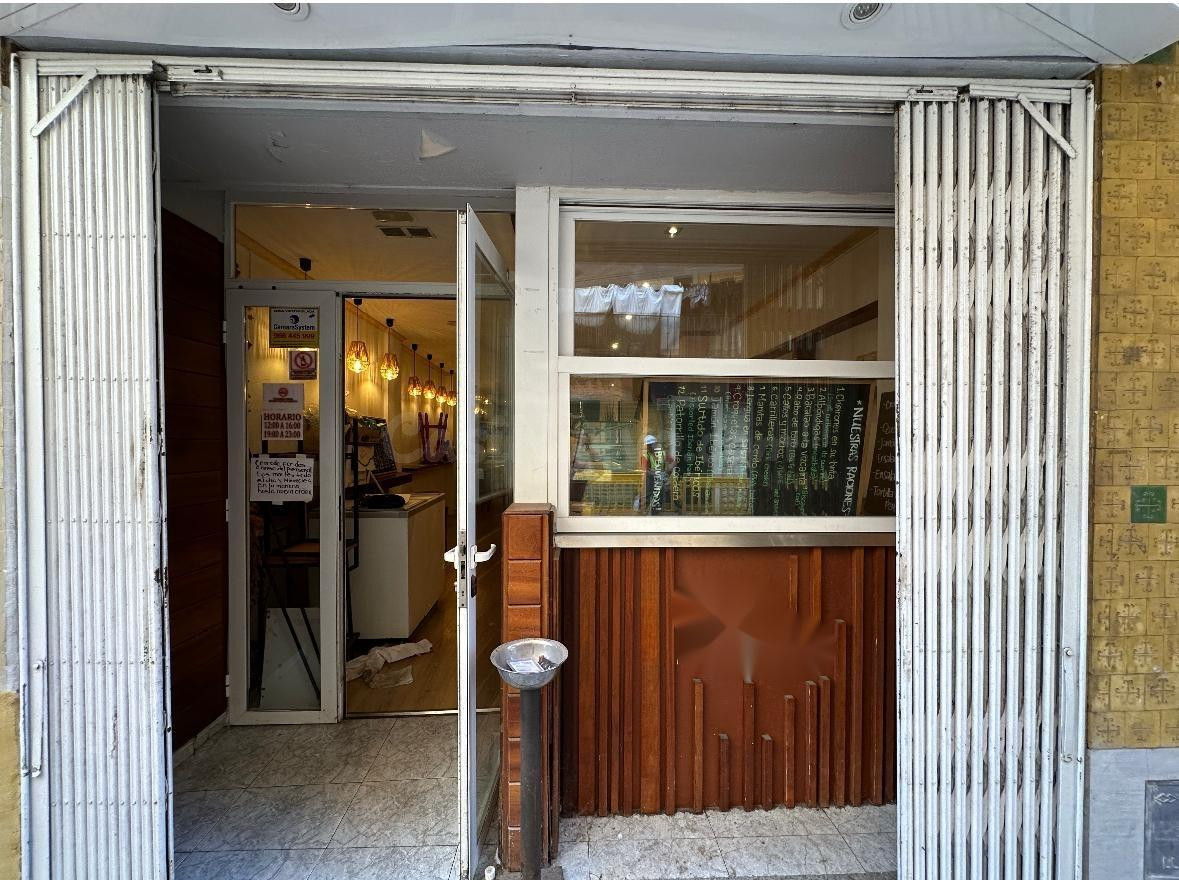 LOCAL COMERCIAL DE TAPAS MONTADO