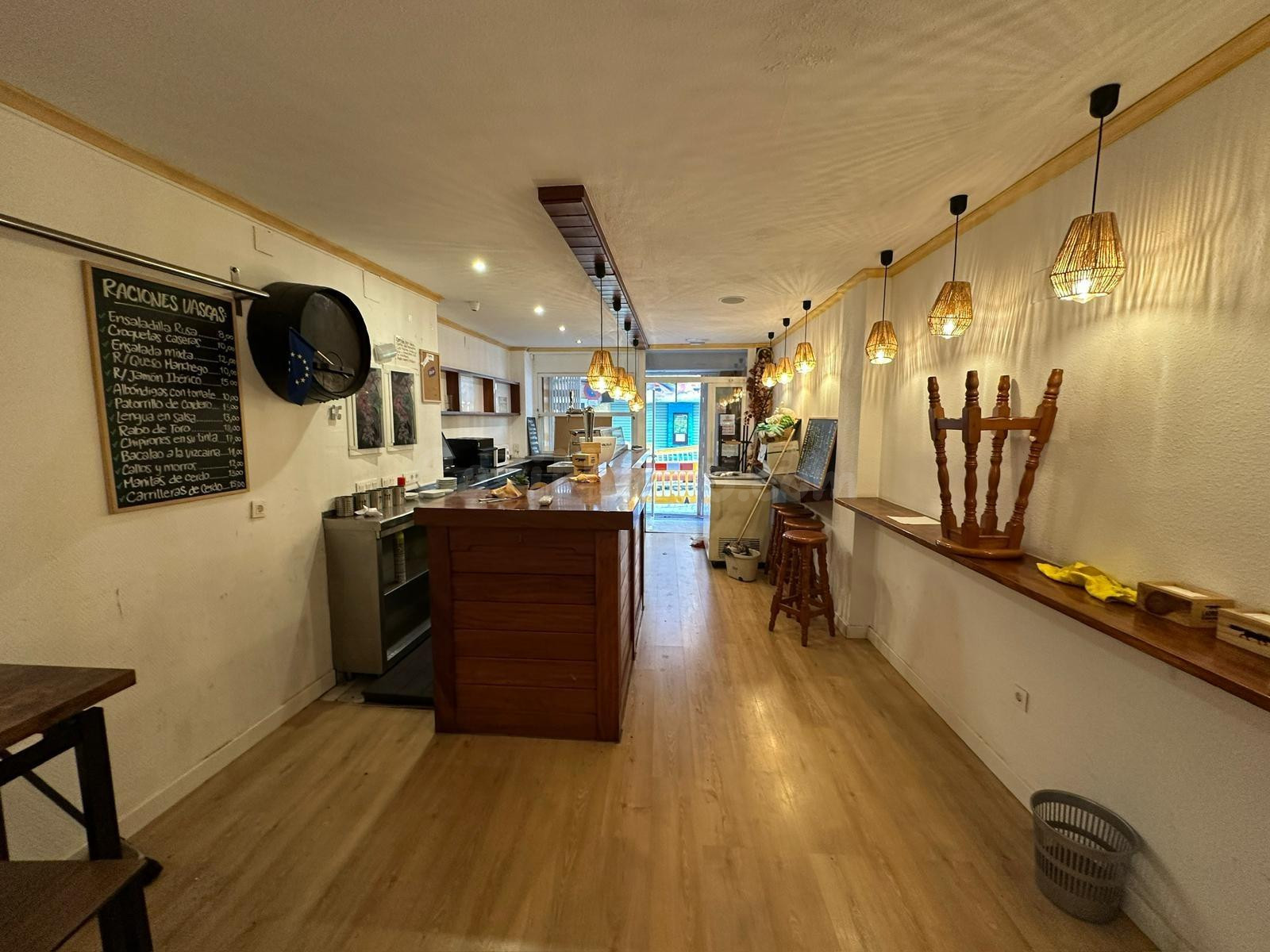 LOCAL COMERCIAL DE TAPAS MONTADO - foto 2