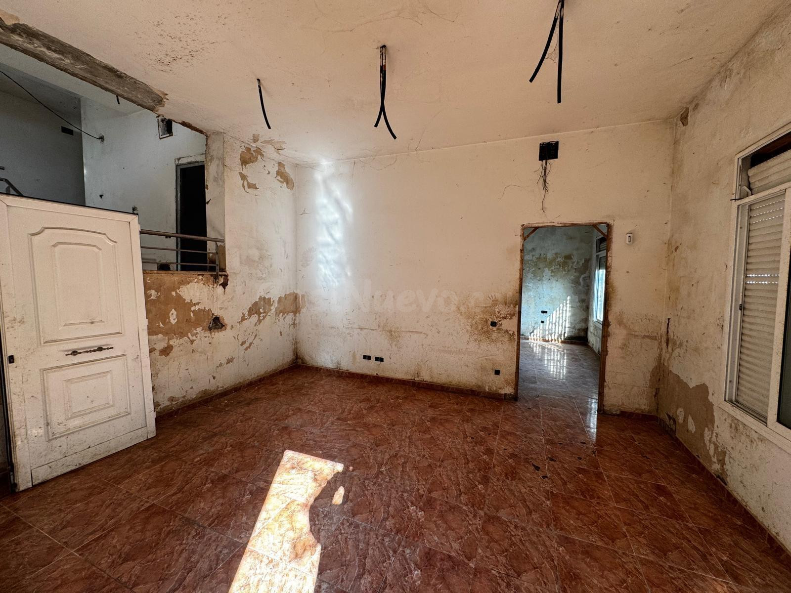 Casa para reformar con gran potencial y amplio jardín en Can - foto 2