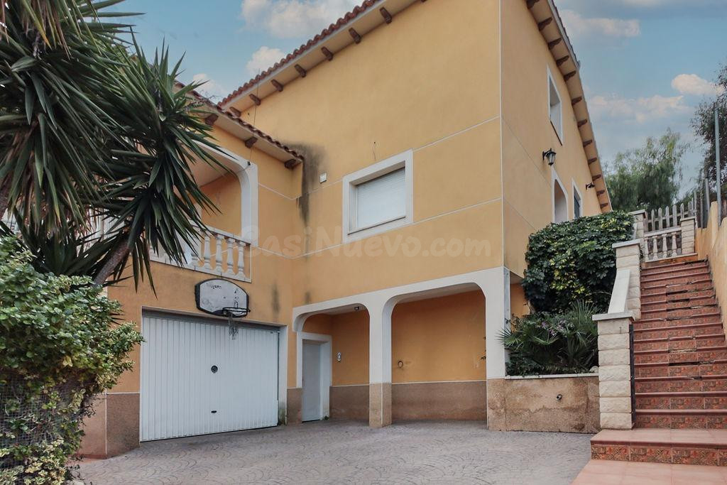 Casa unifamiliar con jardín y garaje en Mas Borràs – El Vendrell