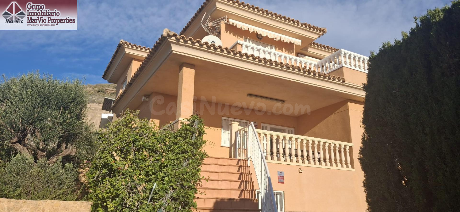 CHALET CON PISCINA PRIVADA EN GOLF BAHIA