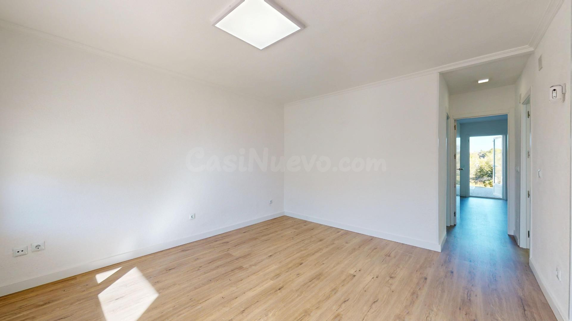 Bungalow reformado con gran terraza y ubicación estratégica  - foto 5