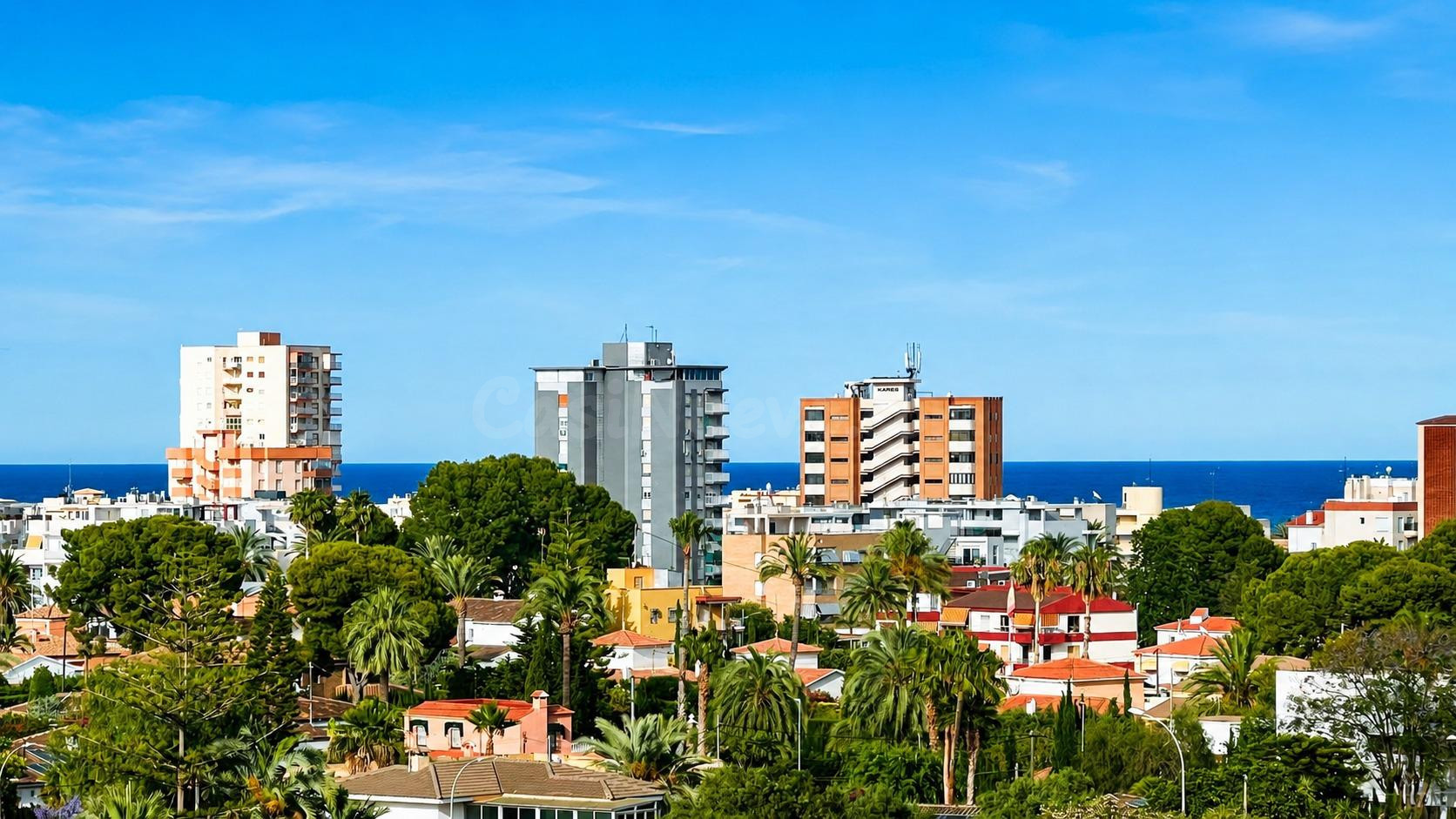 Elegante vivienda en planta alta con vistas al mar y terraza