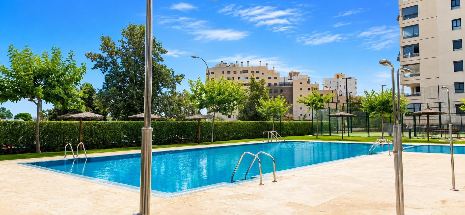Elegante vivienda en planta alta con vistas al mar y terraza - foto 2
