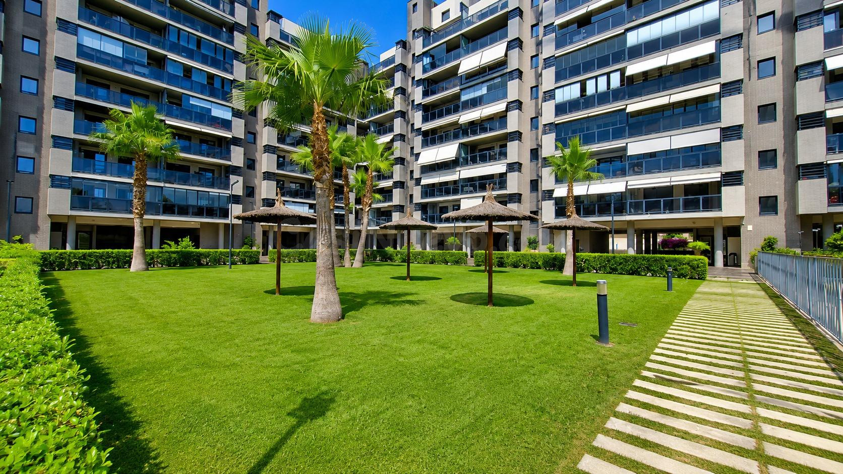 Elegante vivienda en planta alta con vistas al mar y terraza - foto 3