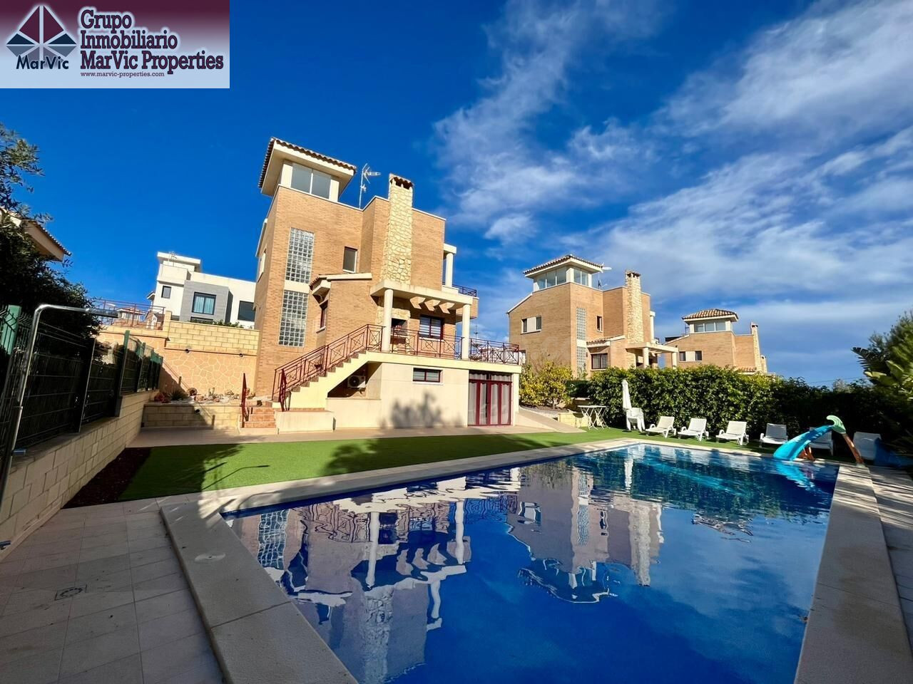 ESPECTACULAR CHALET EN LA NUCIA - foto 3