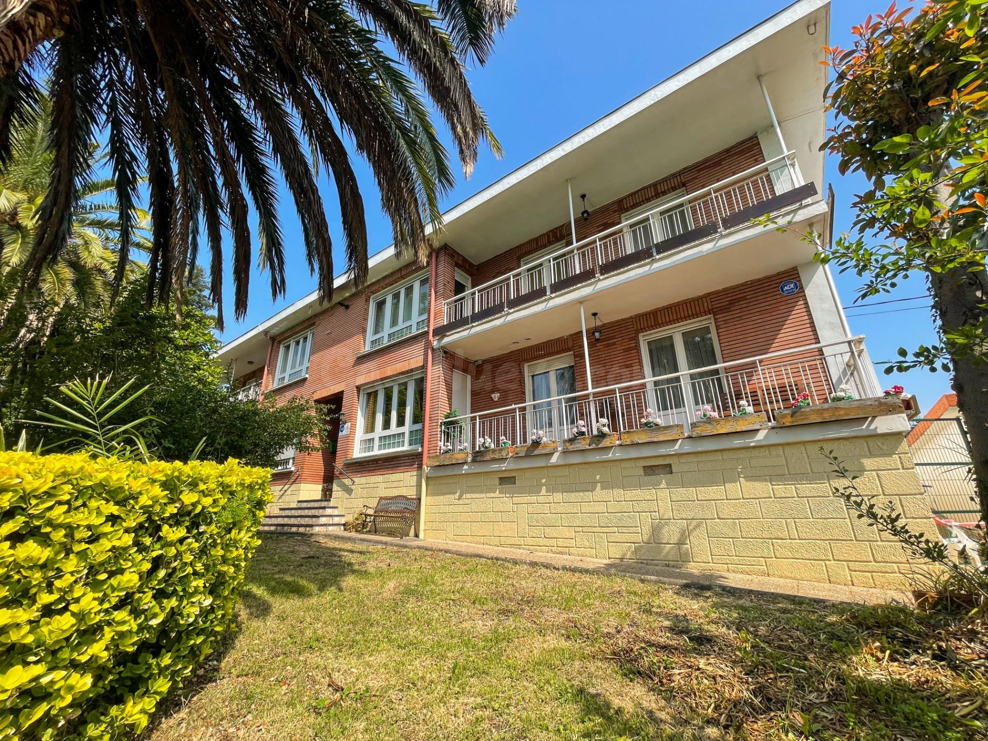 Vivienda independiente con 4 viviendas, gran terreno, jardín - foto 4