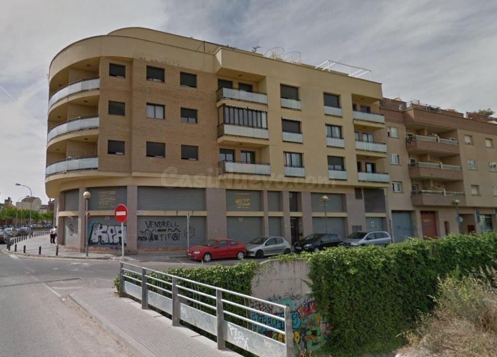 Local comercial con gran potencial para negocio de trasteros - foto 4