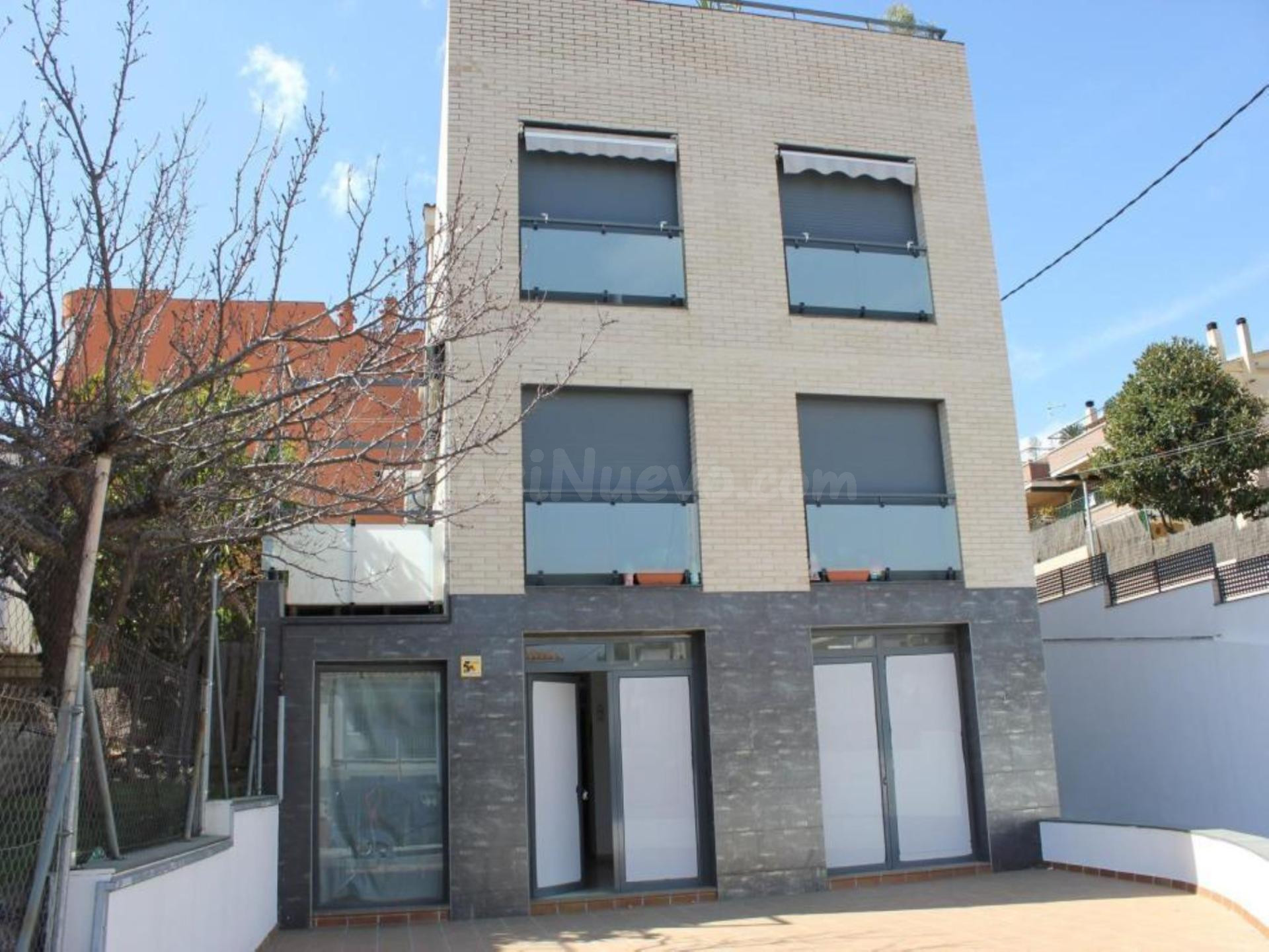 Locales en venta en finca seminueva en Segur de Calafell