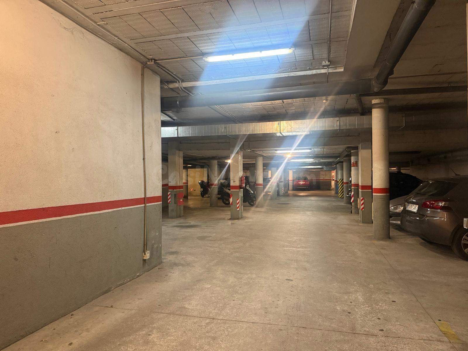 Amplia plaza de parking de 24 m2 en Ronda Ibèrica – Vilanova - foto 4