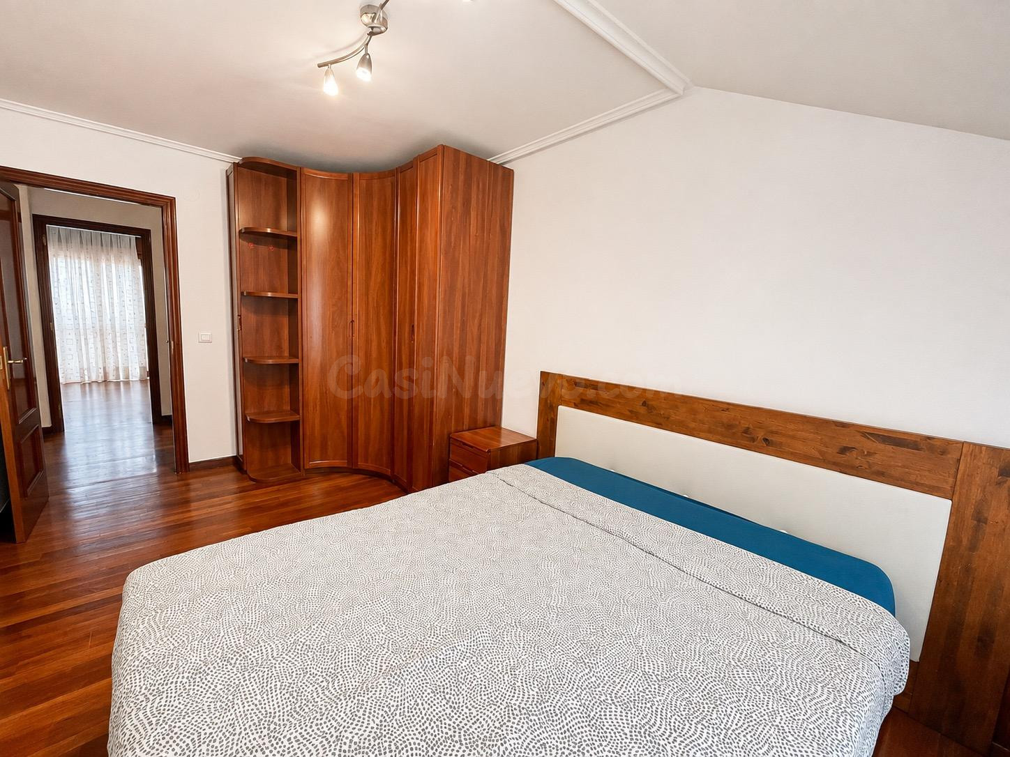 Ático dúplex en el centro de Santoña con 3 dormitorios, asce - foto 5
