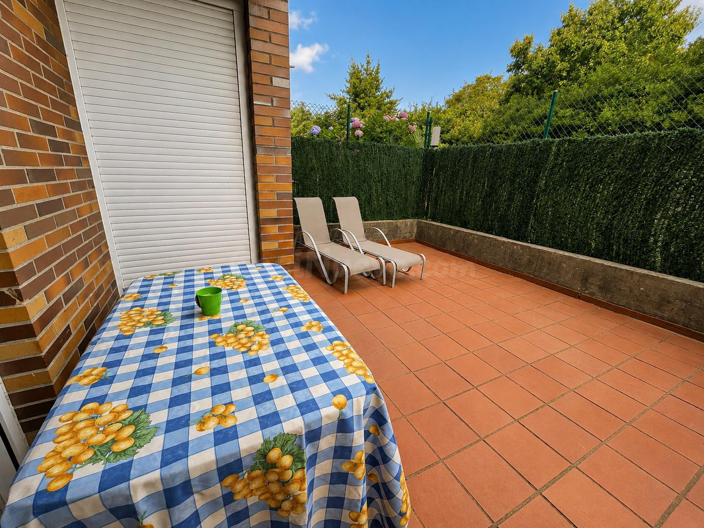 Planta baja en Beranga con terraza privada, piscinas y aparc - foto 2