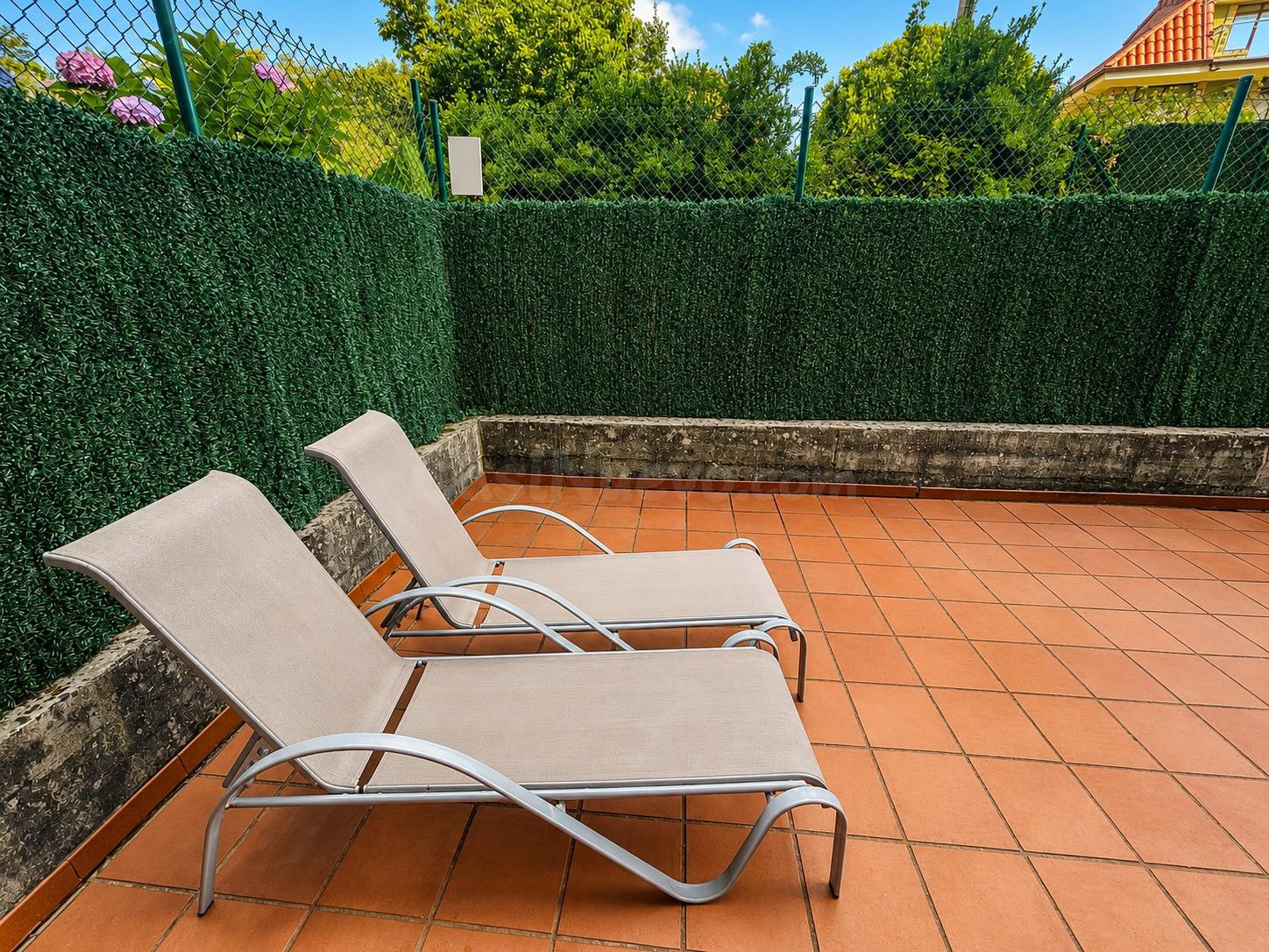Planta baja en Beranga con terraza privada, piscinas y aparc - foto 3