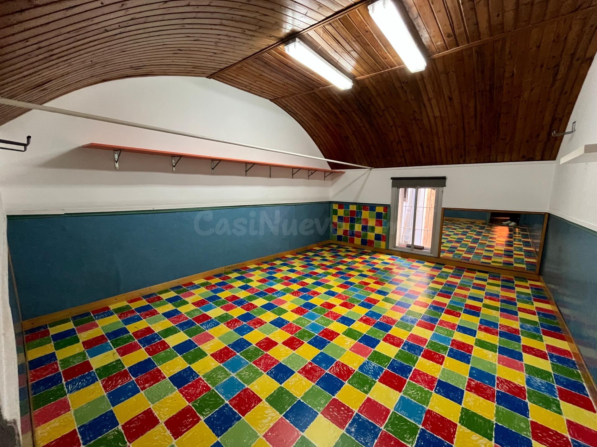 UNA CASA CON PERSONALIDAD EN PLENO CENTRO DE SANTA COLOMA - foto 4