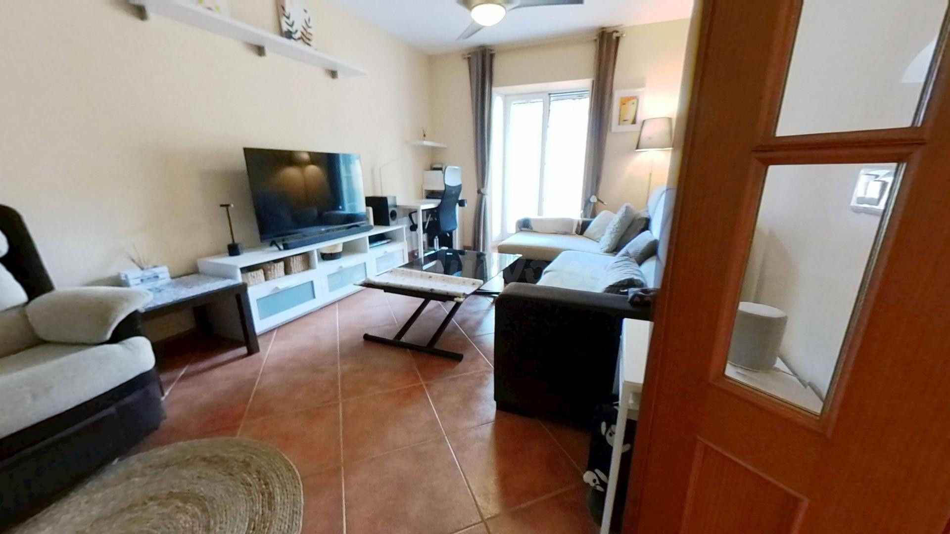 CHALET ADOSADO en Torre de Benagalbón . - foto 5