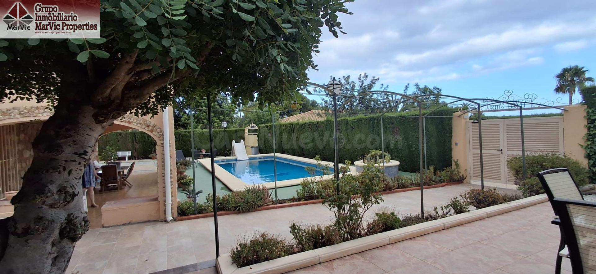 Espléndido Chalet en Benidorm: Lujo y Comodidad para Toda la - foto 5