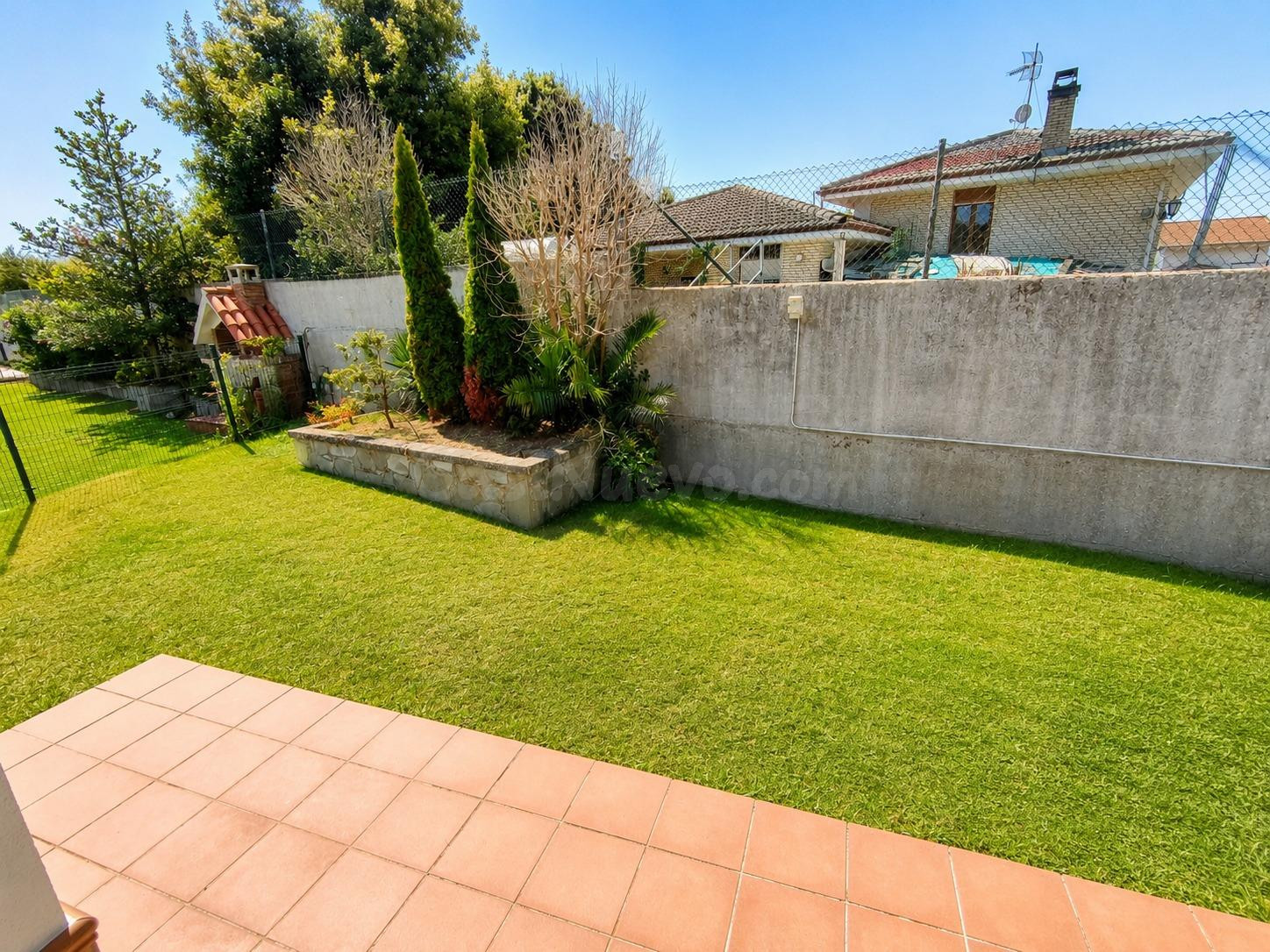Chalet independiente en Argoños con 306m2 de jardin. - foto 5