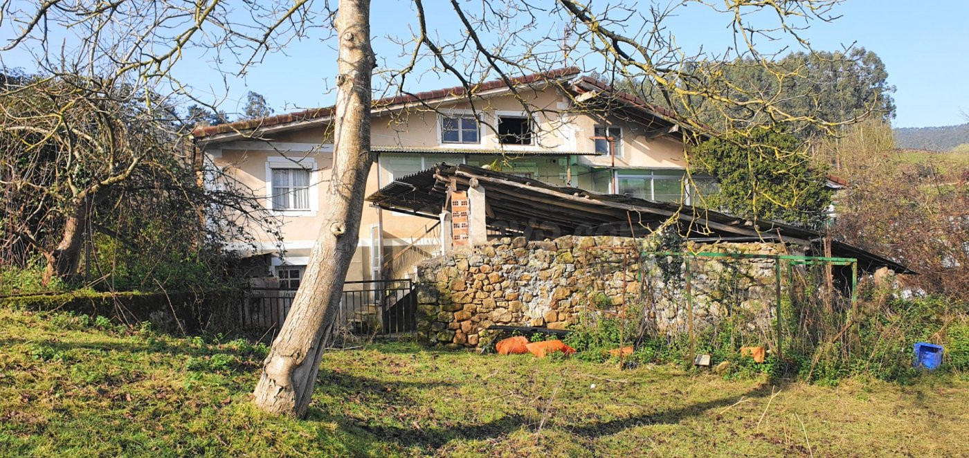 Casa y terreno urbano de 3.000 m2. - foto 3