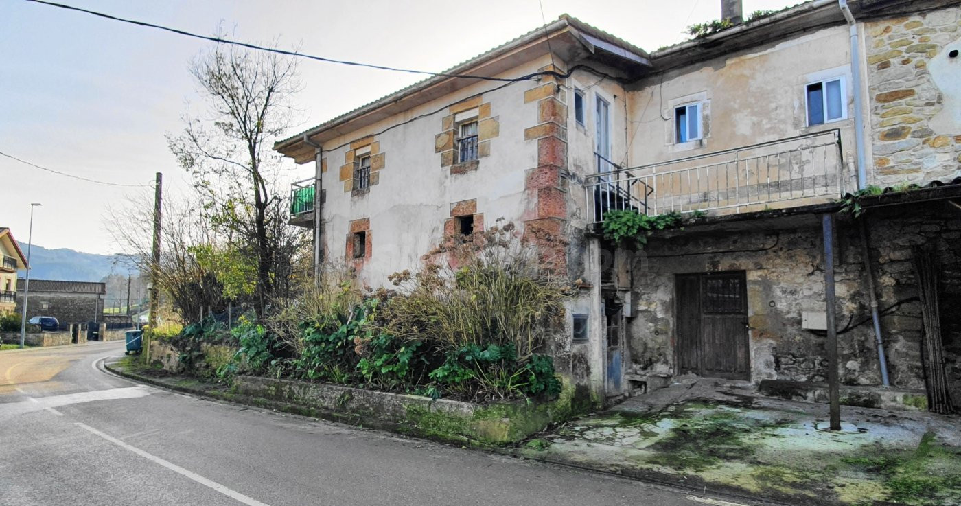 Casa y terreno urbano de 3.000 m2. - foto 4