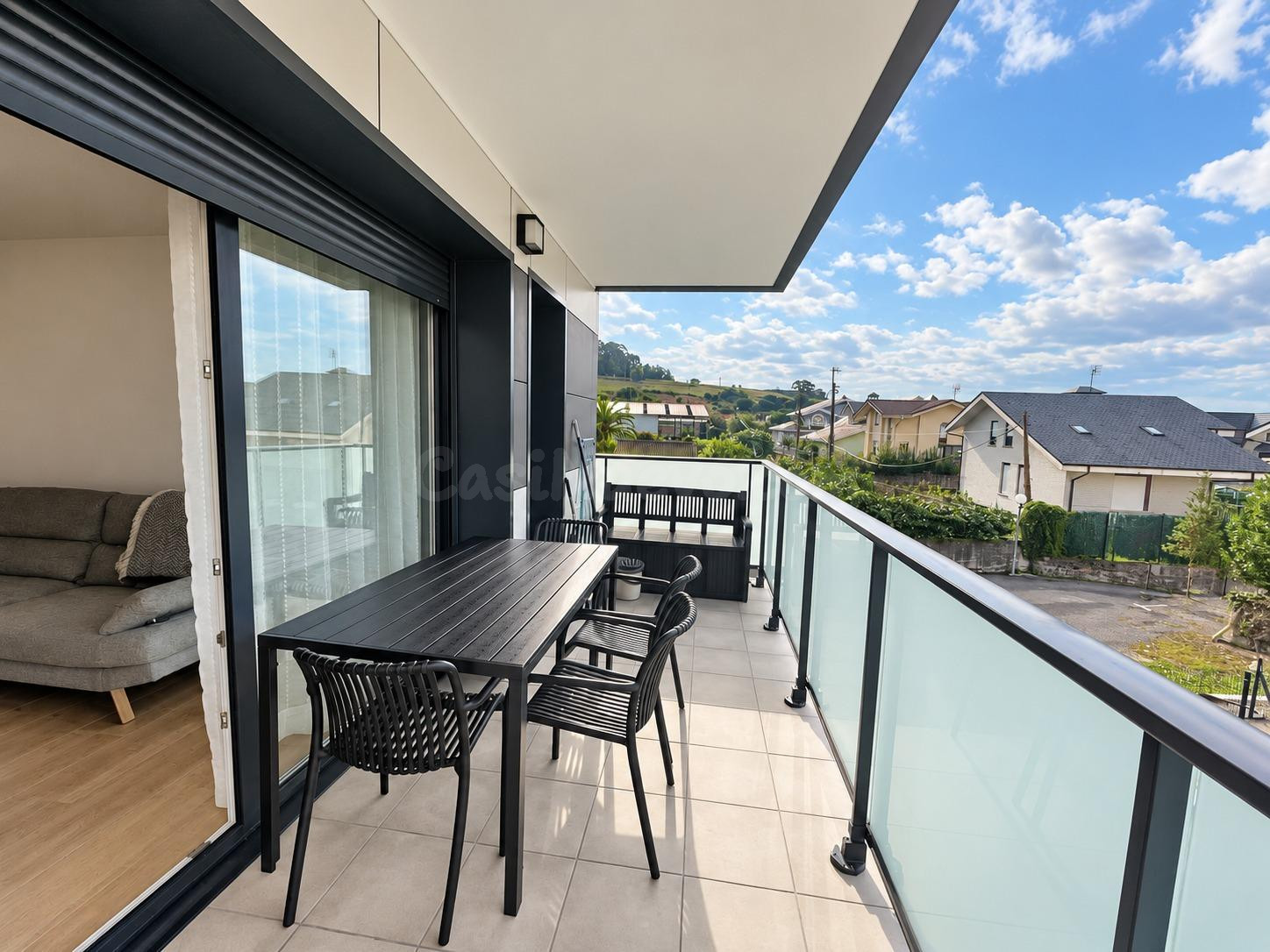 Piso prácticamente a estrenar en Argoños con terraza, piscin - foto 3
