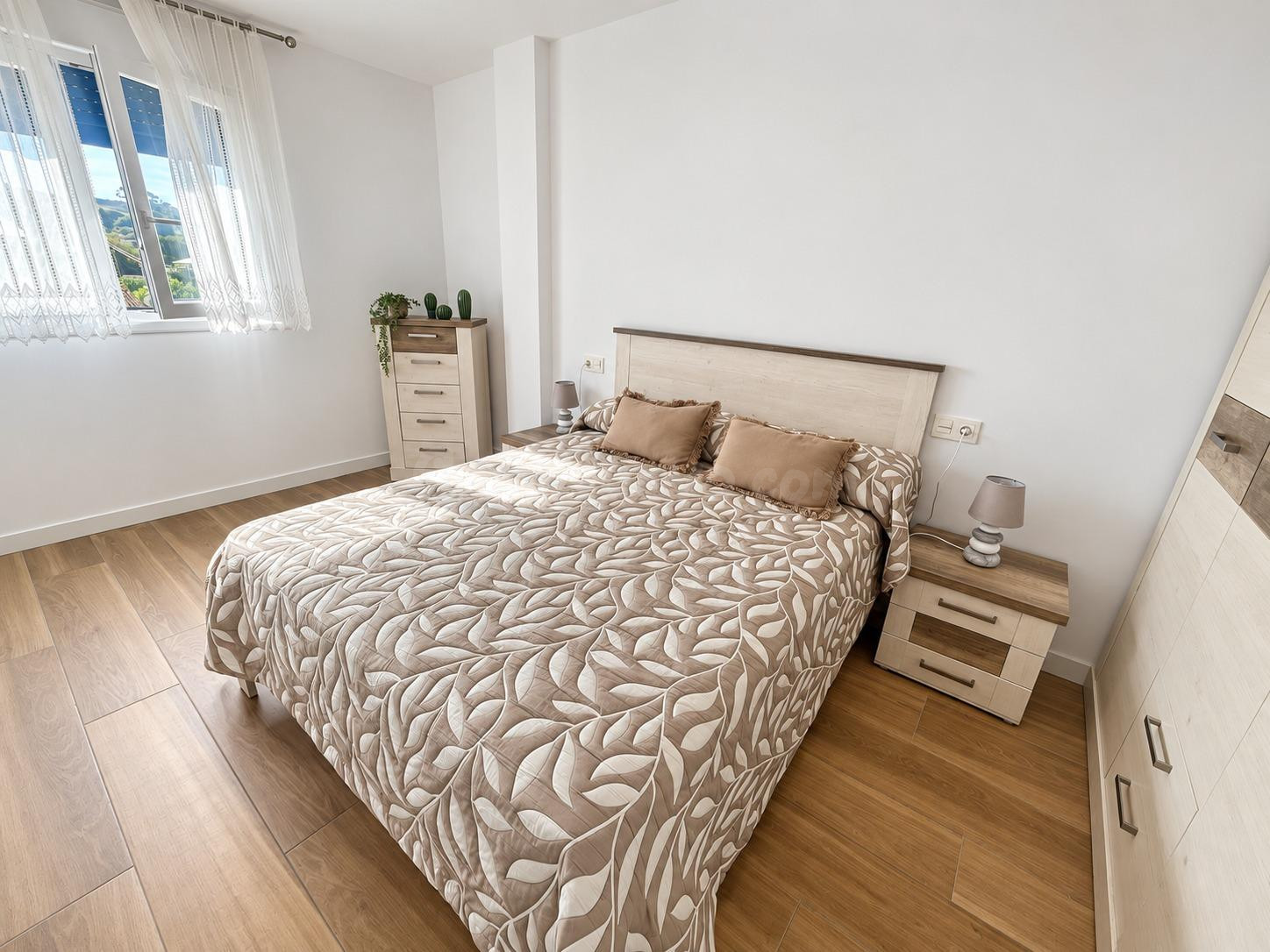 Piso prácticamente a estrenar en Argoños con terraza, piscin - foto 5