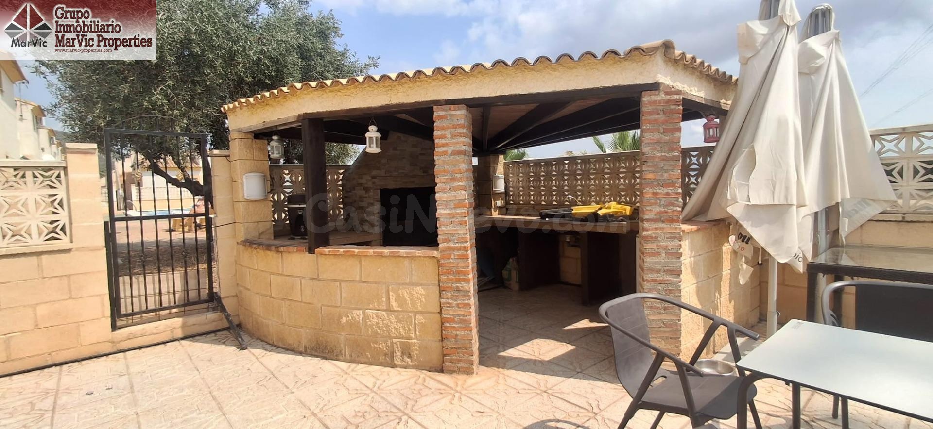 Chalet en Polop con Piscina y Amplias Posibilidades de Refor - foto 2