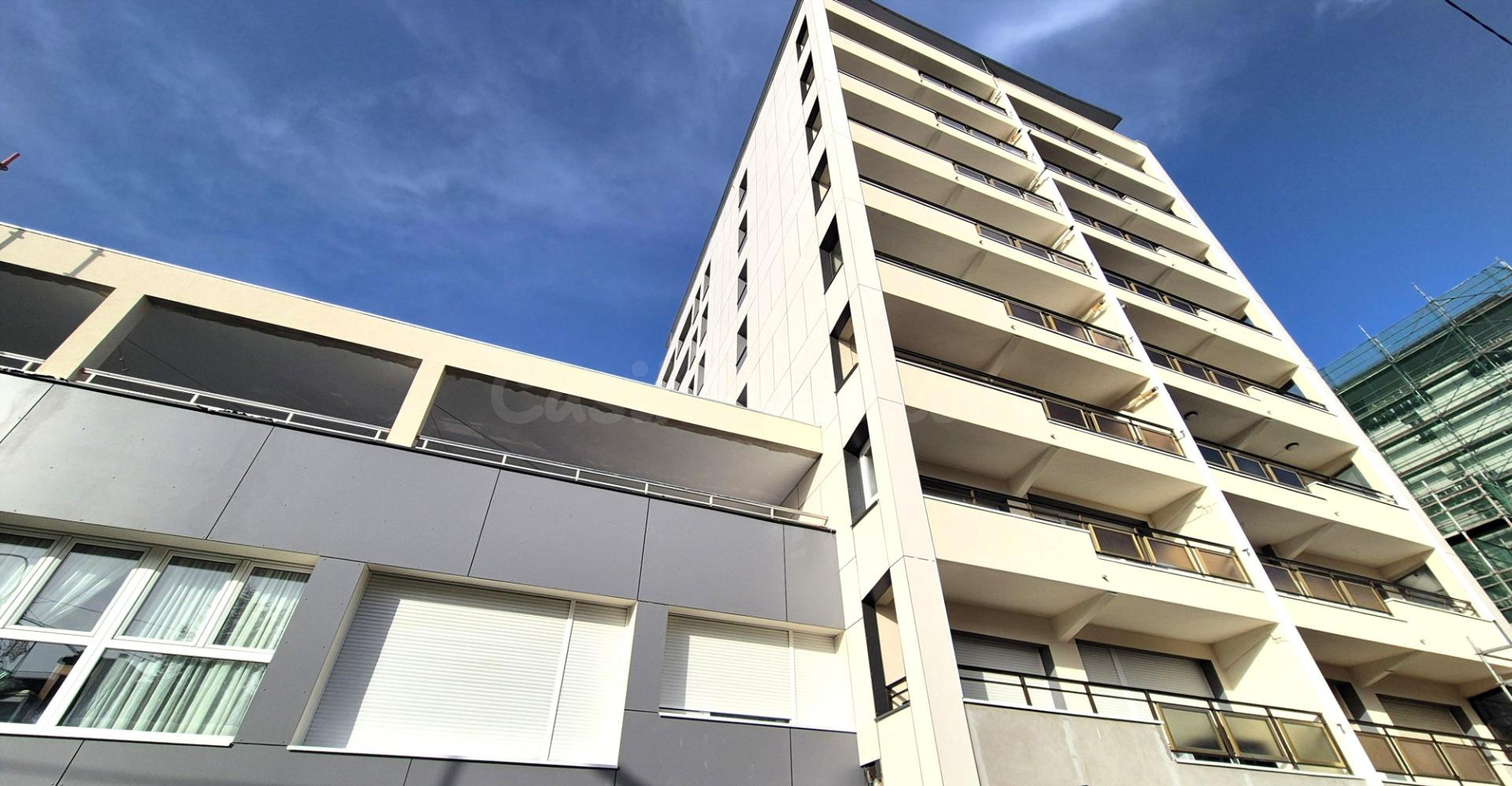 Amplio piso con terraza y vistas a la bahía de Laredo, en zo - foto 4