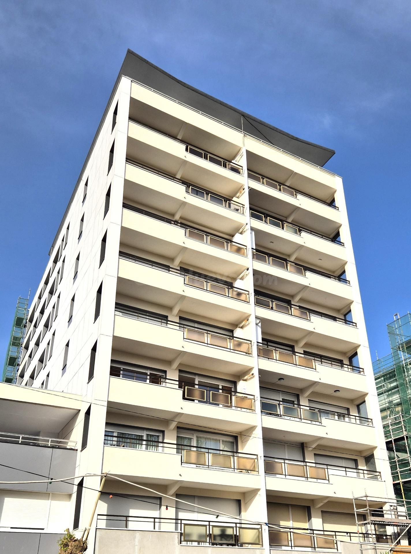 Amplio piso con terraza y vistas a la bahía de Laredo, en zo - foto 5