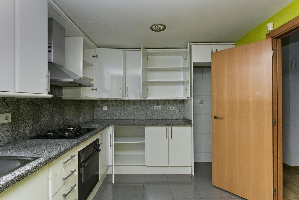 Chalet adosado de 4 dormitorios en Vilanova i la Geltrú - foto 4