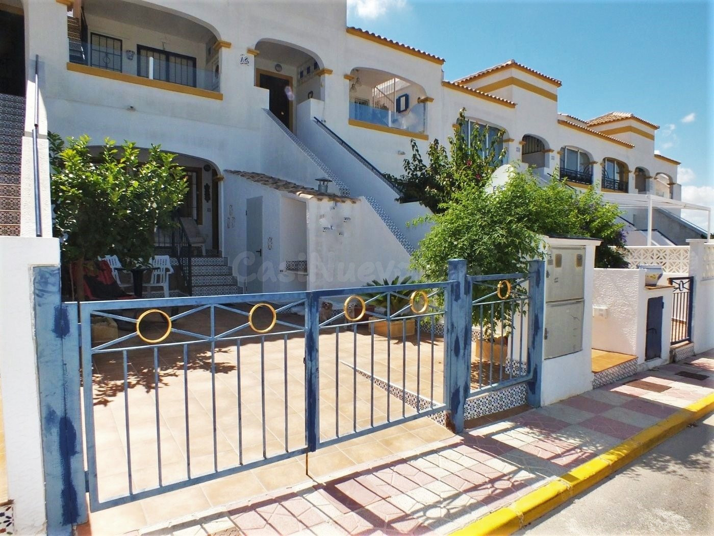 Bungalow planta baja reformado de 2 Dorm. con gran terraza y - foto 2